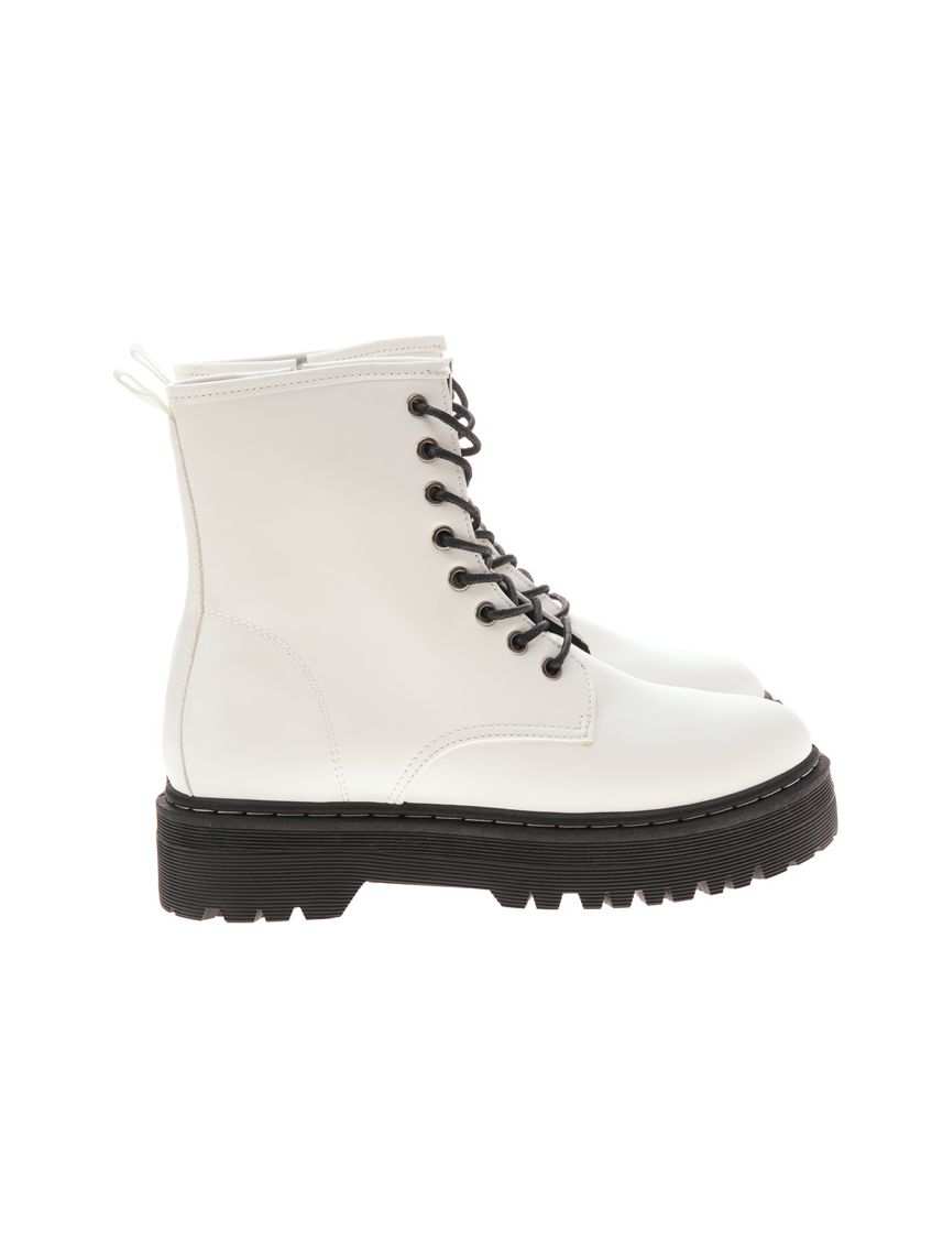 מגפי בייסיק עם שרוכים