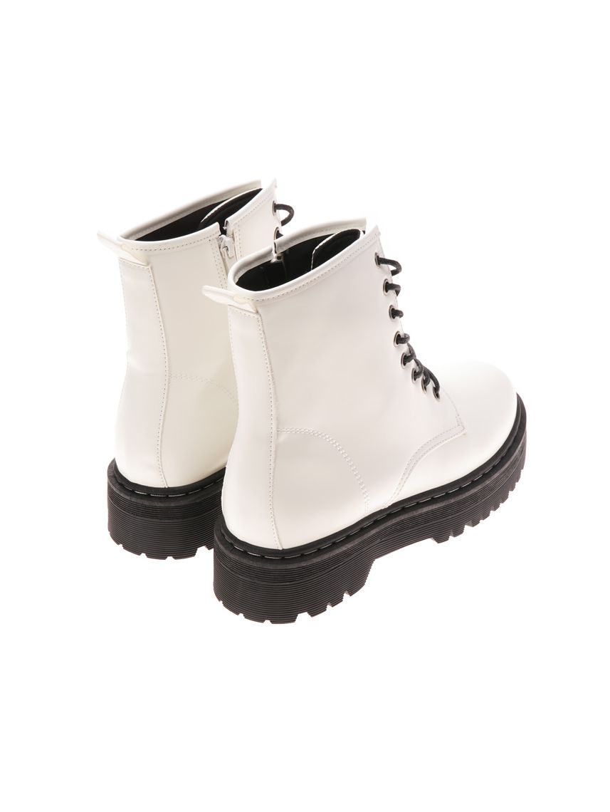 מגפי בייסיק עם שרוכים