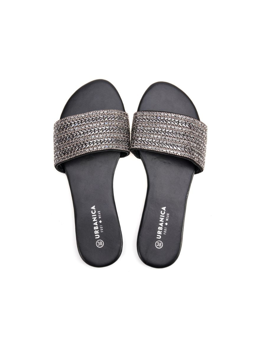 כפכפים עם חרוזים