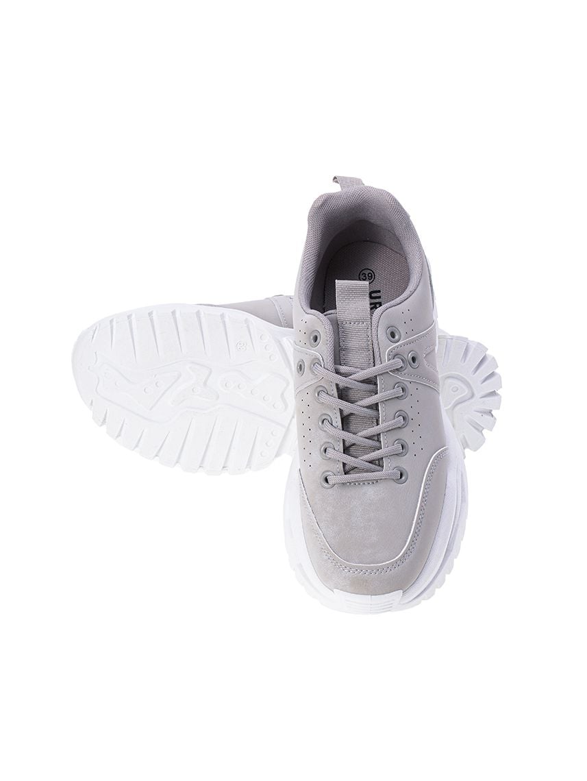 סניקרס צ’אנקיות