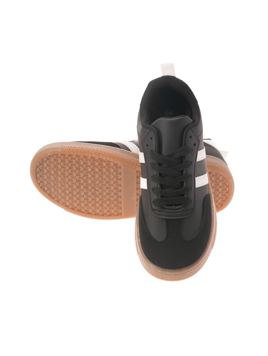 סניקרס בייסיק