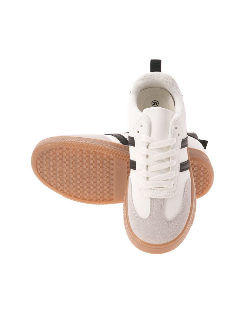 סניקרס בייסיק