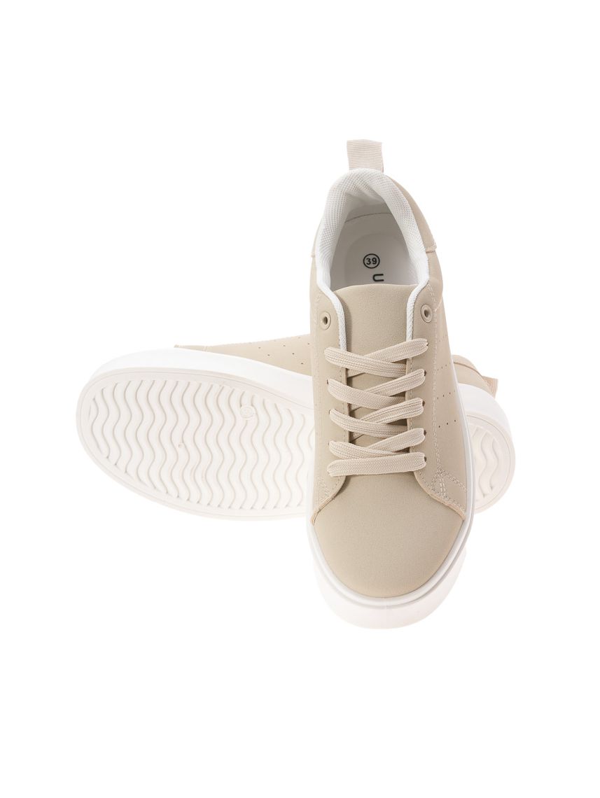 סניקרס בייסיק