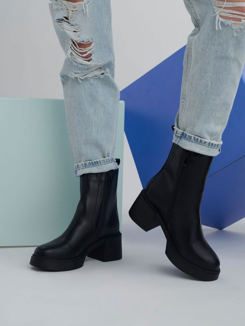 מגפי דמוי עור