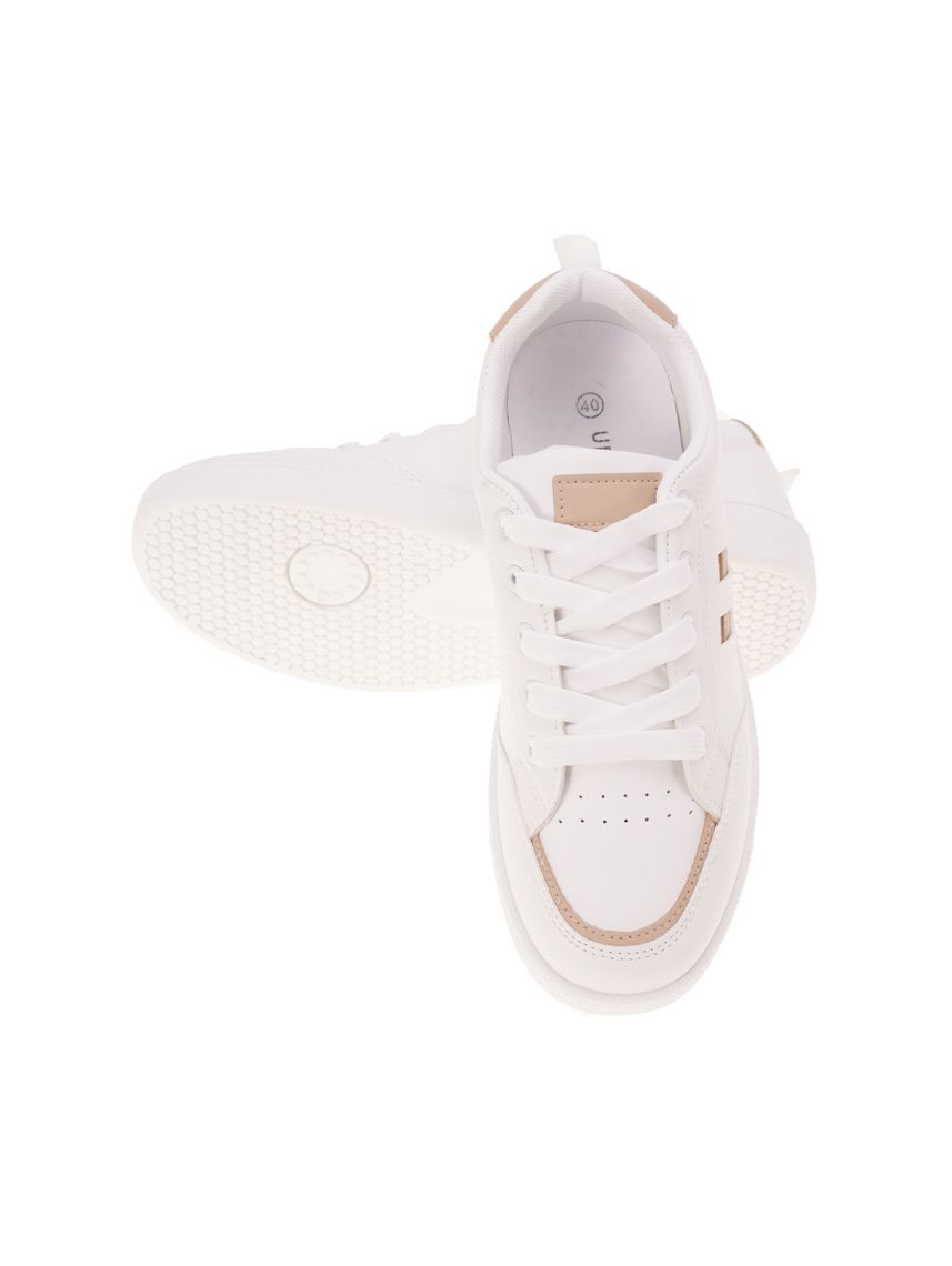 סניקרס ספורטיביות