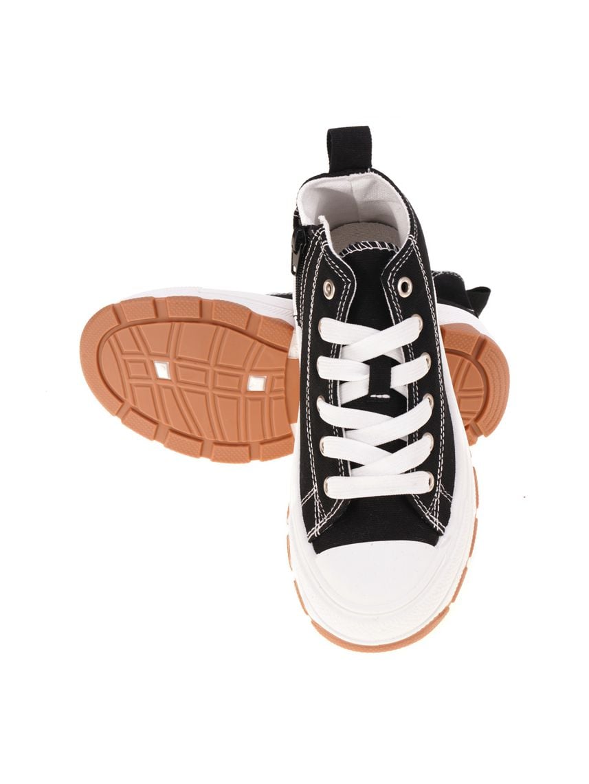 סניקרס צ’אנקיות גבוהות