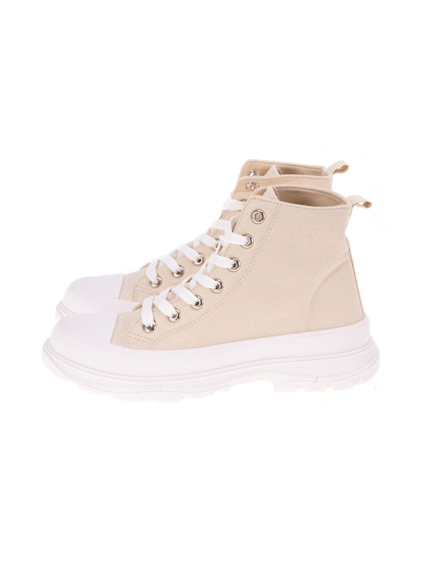 סניקרס גבוהות