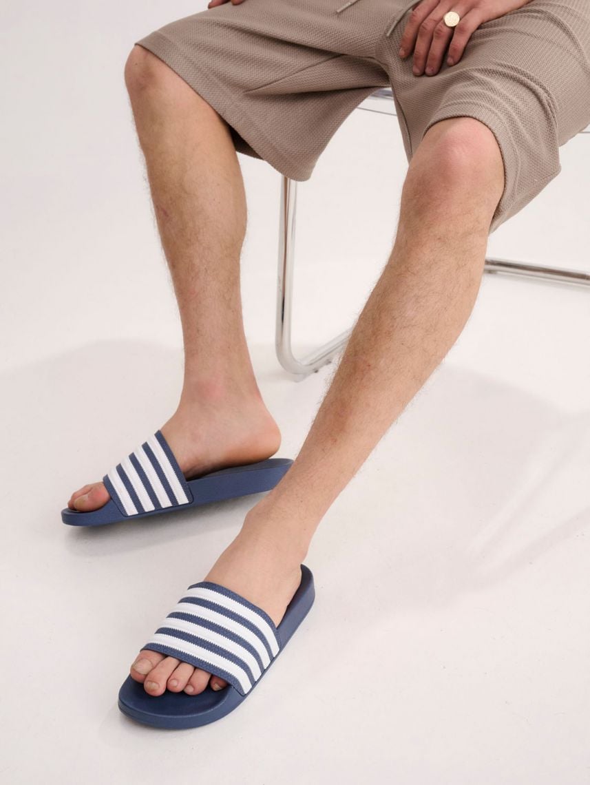 כפכפי גומי פסים