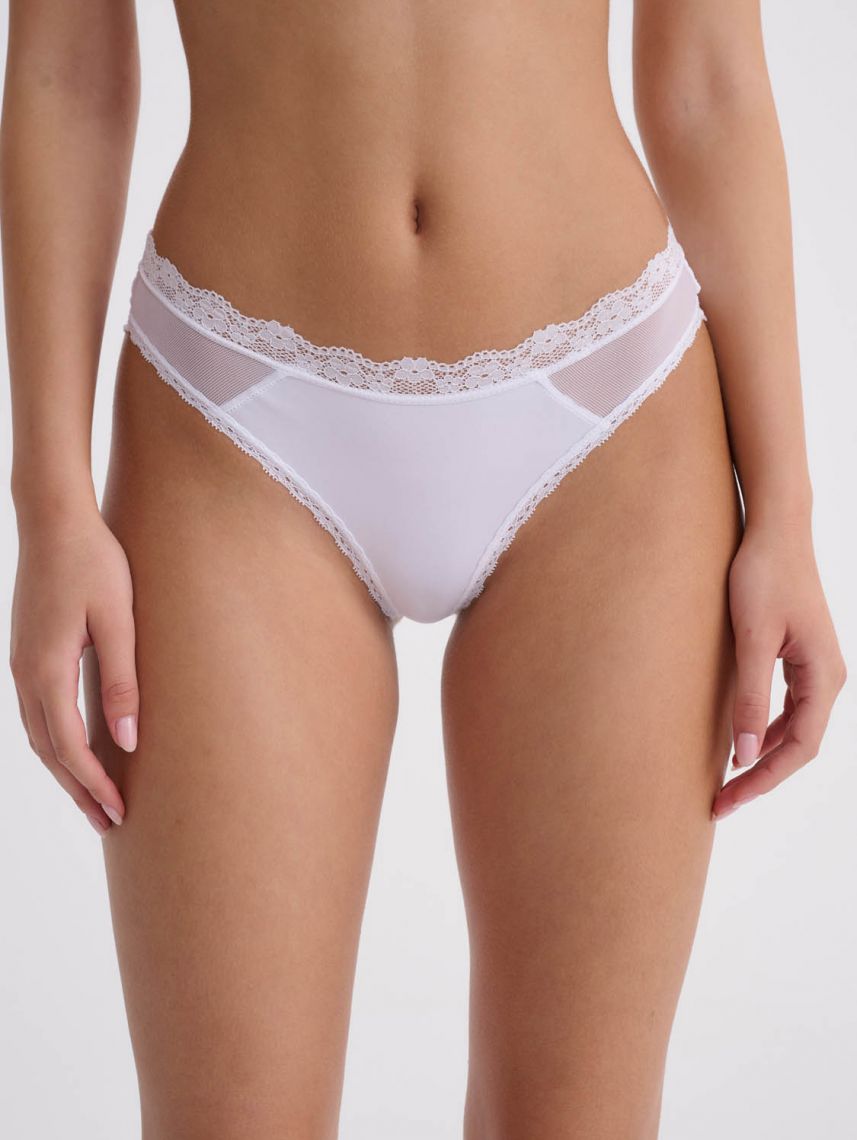 תחתוני חוטיני מעוטרות