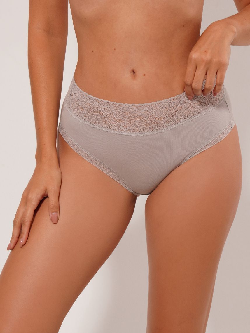 תחתונים עם מסגרת תחרה