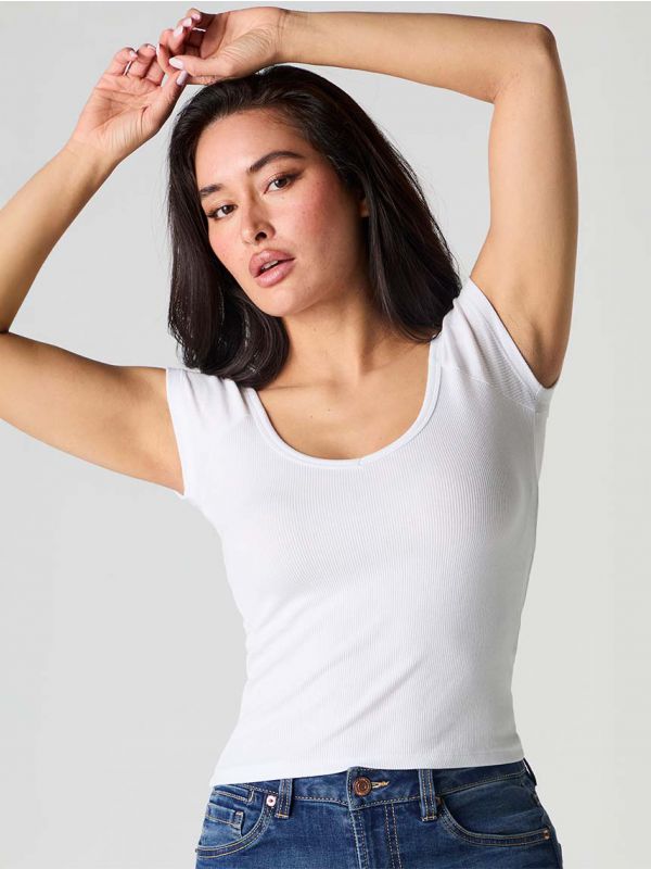 טי-שירט וי ריב