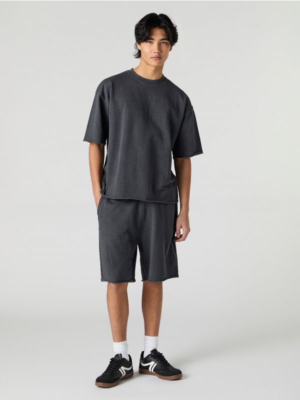 מכנסיים קצרים שטופים