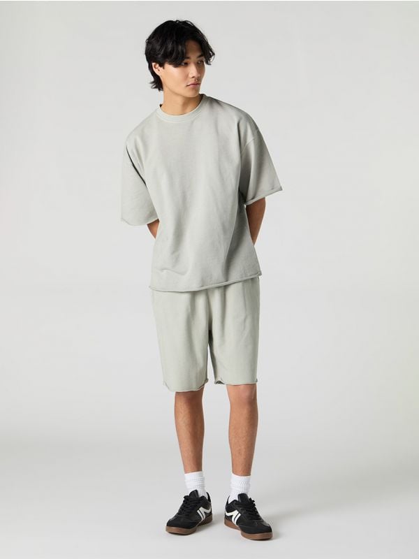 מכנסיים קצרים שטופים