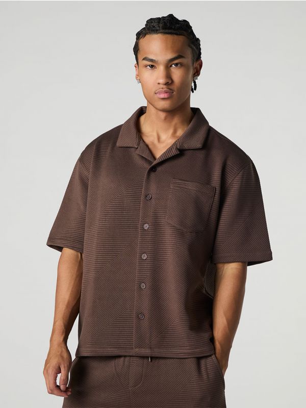 חולצת טקסטורה מכופתרת