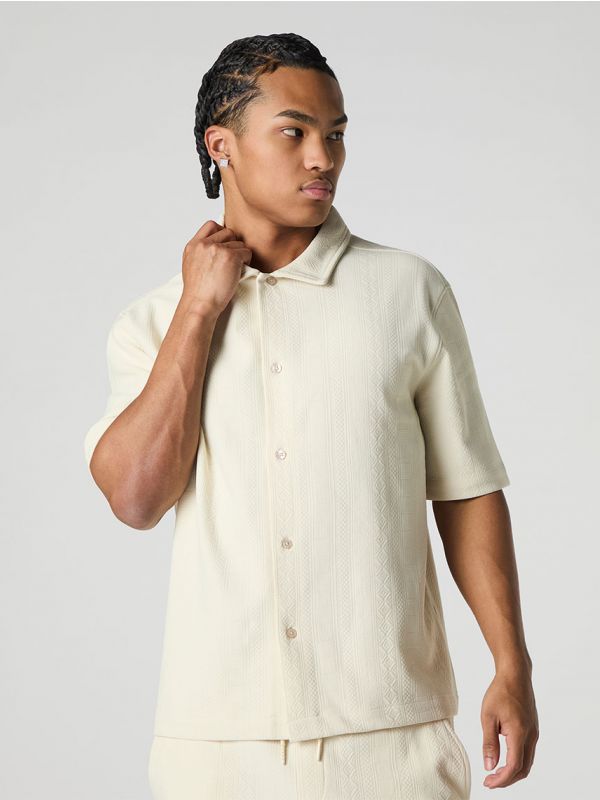 מכופתרת בוקסי טקסטורה