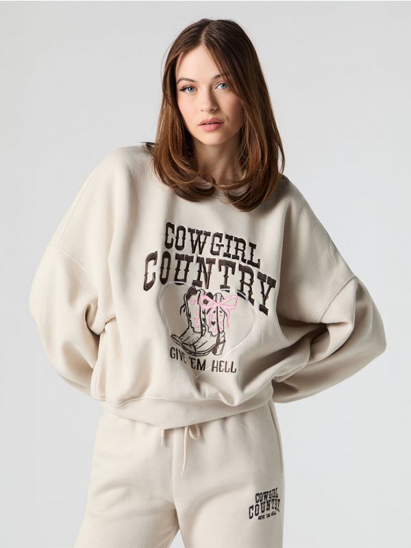 סווטישירט עם רקמה