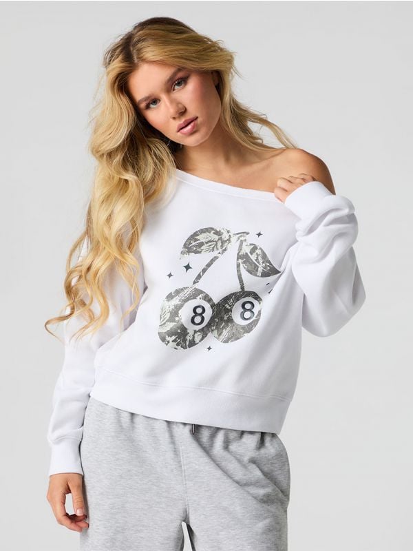 סווטשירט אוף- שולדר