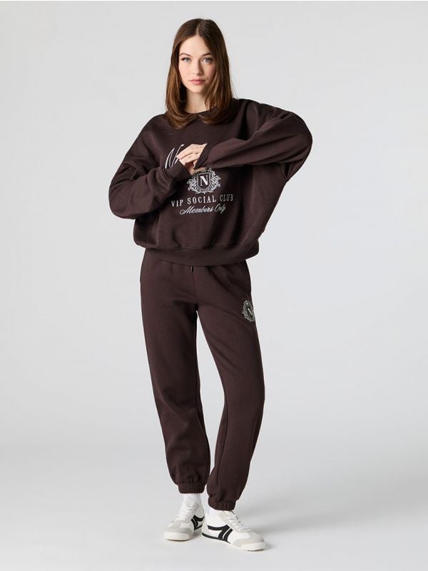 מכנסי פוטר עם רקמה