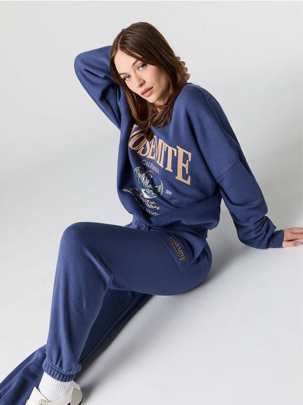 מכנסי פוטר עם רקמה