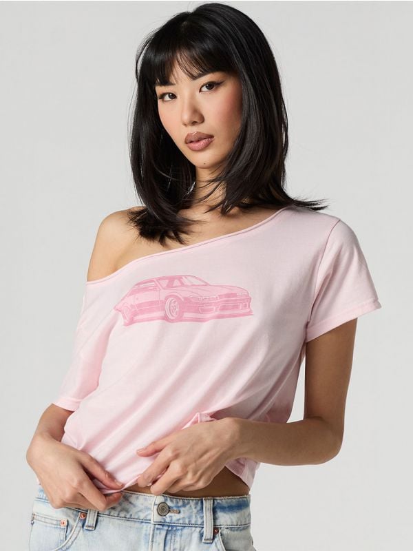 טי-שירט אוף שולדרס מודפסת