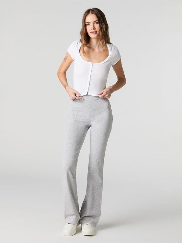 מכנסיים מתרחבים