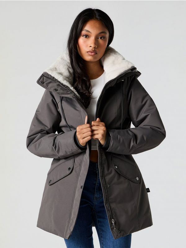 מעיל עם בטנה פרוותית