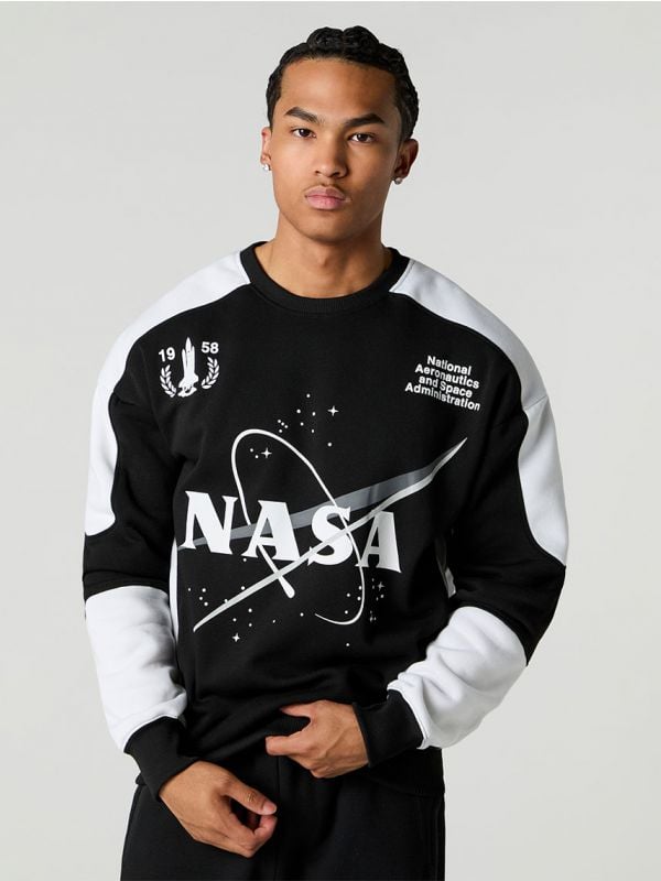 סווטשירט NASA