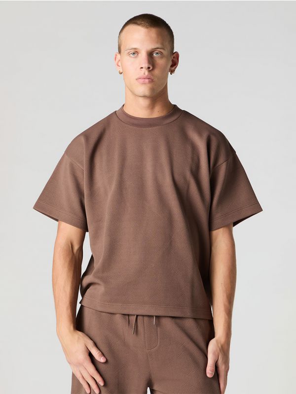 טי-שירט Boxy עם טקסטורה