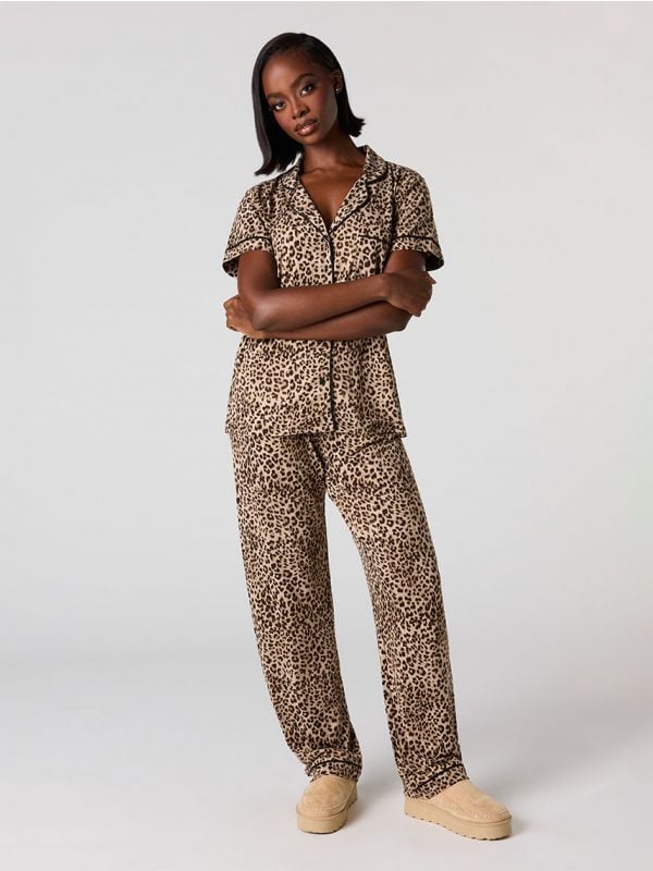 סט פיג’מה מכופתרת