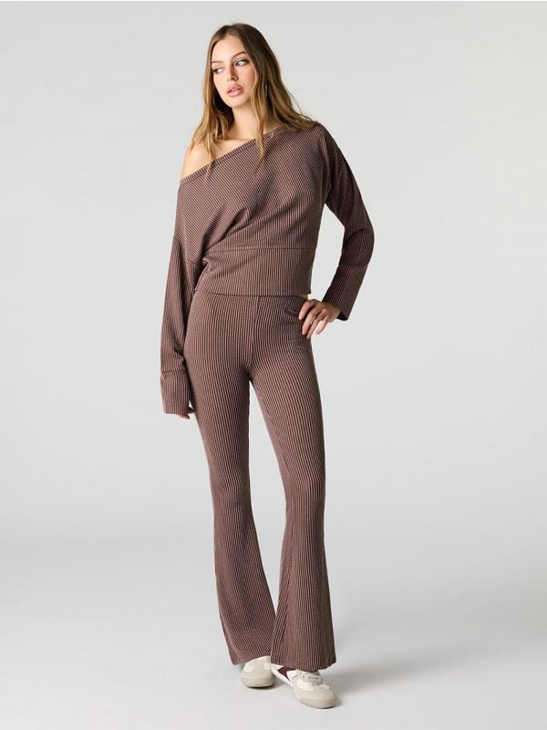 מכנסי סריג מתרחבים