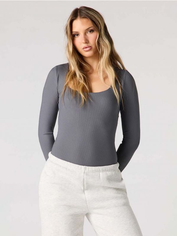 בגד גוף אלסטי ארוך