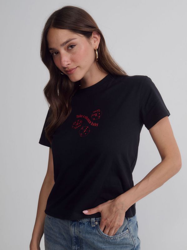 טי-שירט מעוטרת אבנים נוצצות