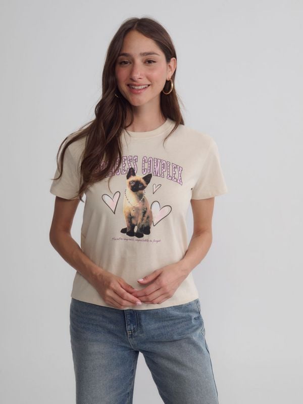 טי-שירט מעוטרת אבנים נוצצות