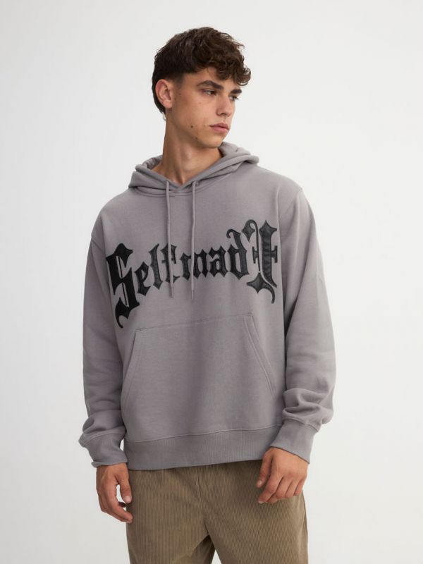 קפוצ’ון עם כיתוב