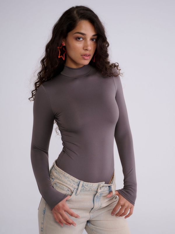 בגד גוף צווארון גבוהה