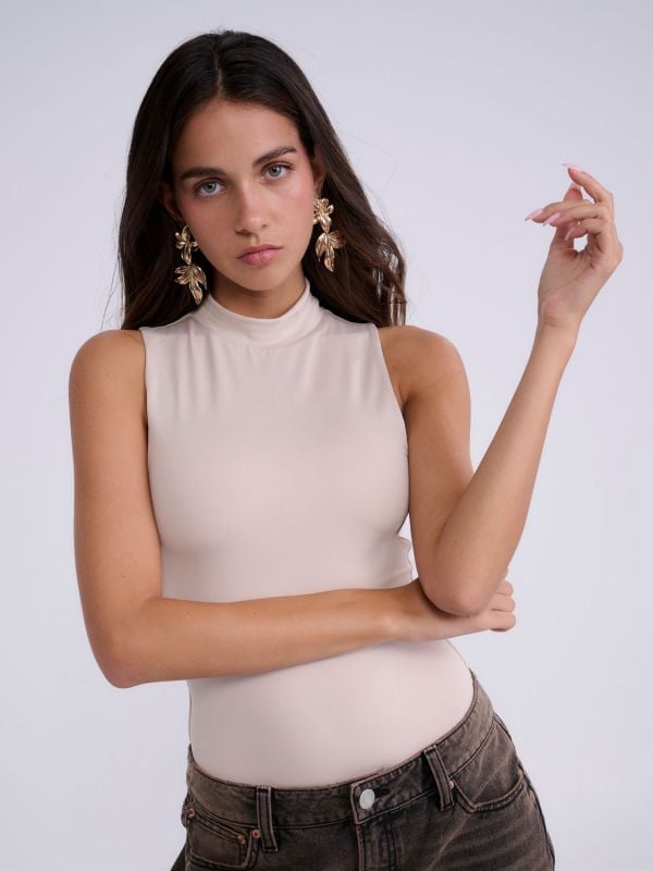 בגד גוף צווארון גבוה