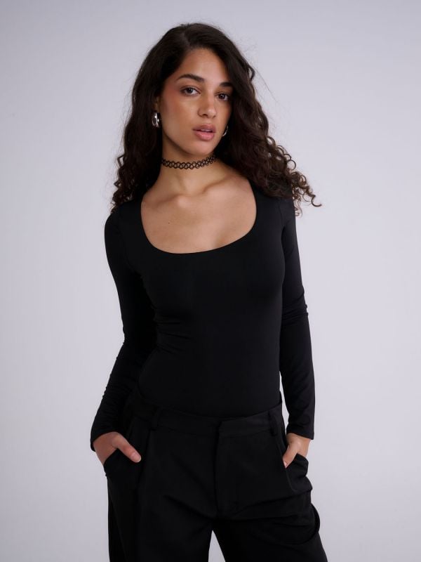 בגד גוף מפתח מרובע