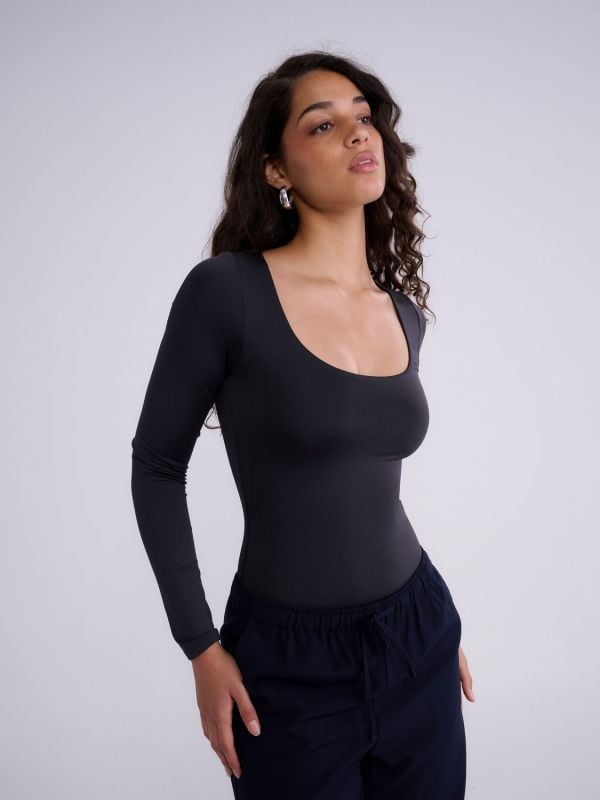 בגד גוף מפתח מרובע