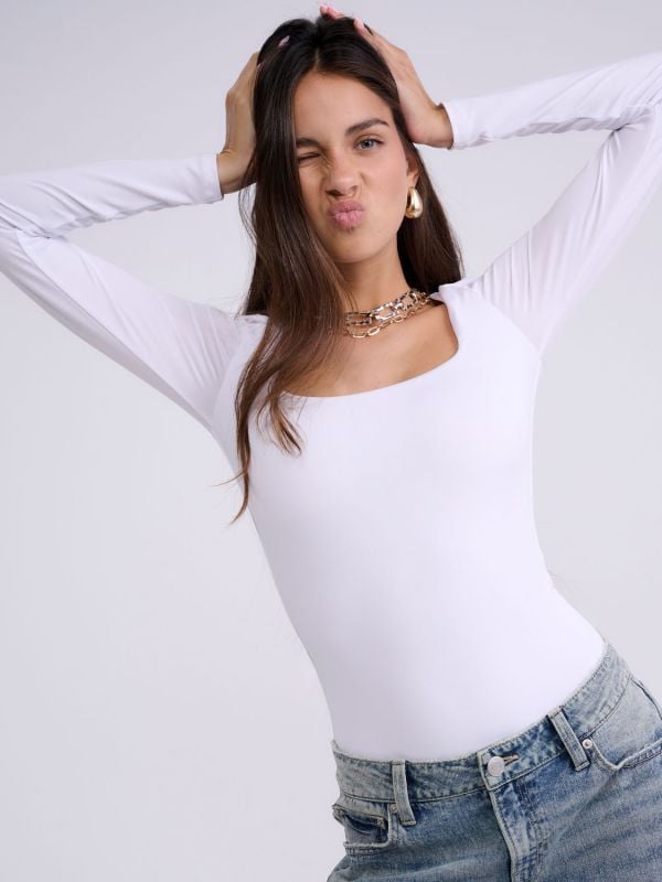 בגד גוף מפתח מרובע