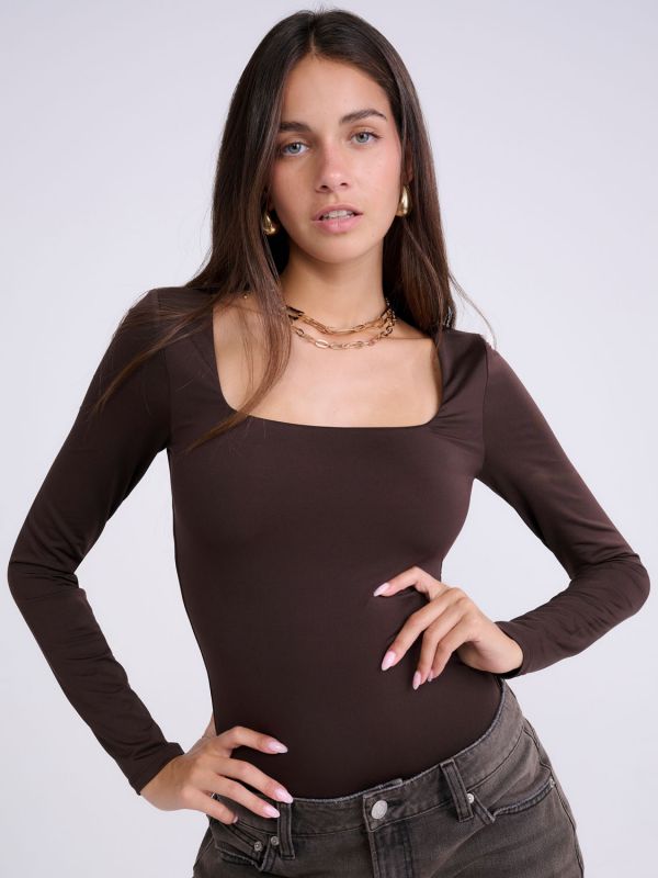 בגד גוף מפתח מרובע