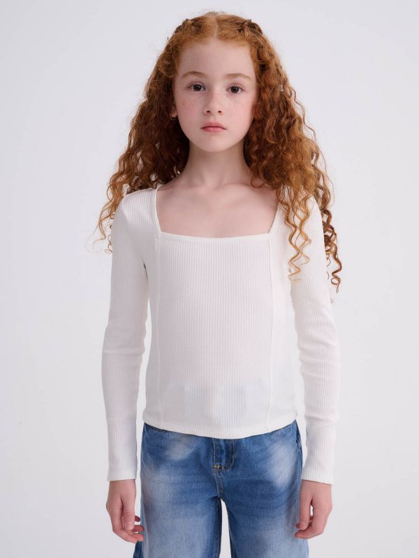 חולצה עם מפתח מרובע