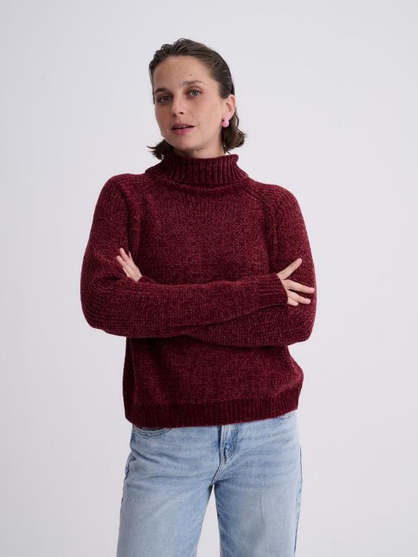 סוודר שניל עם צווארון גבוה