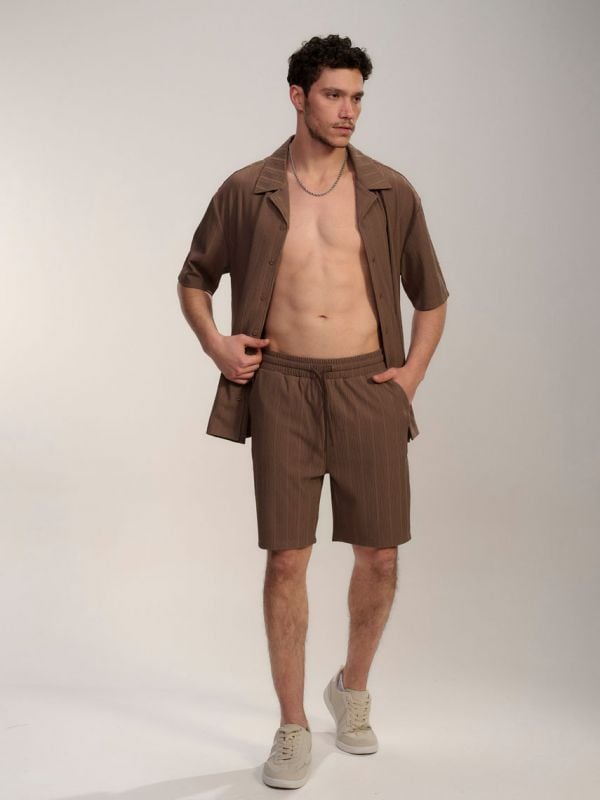 מכנסי טקסטורה קצרים