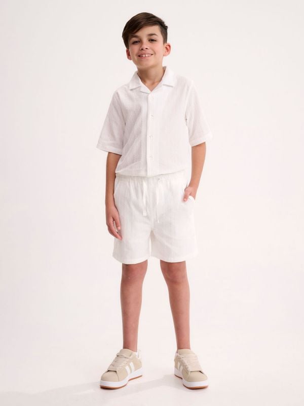 מכנסיים קצרים במראה פשתן