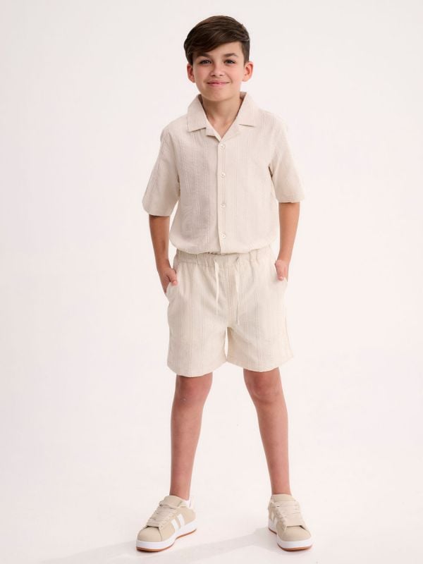 מכנסיים קצרים במראה פשתן