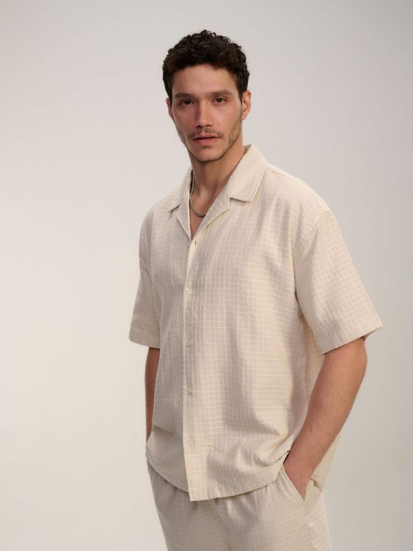 חולצה מכופתרת טקסטורה קצרה