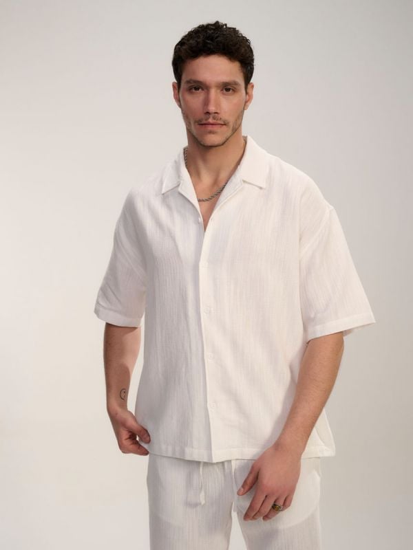 חולצה מכופתרת טקסטורה קצרה