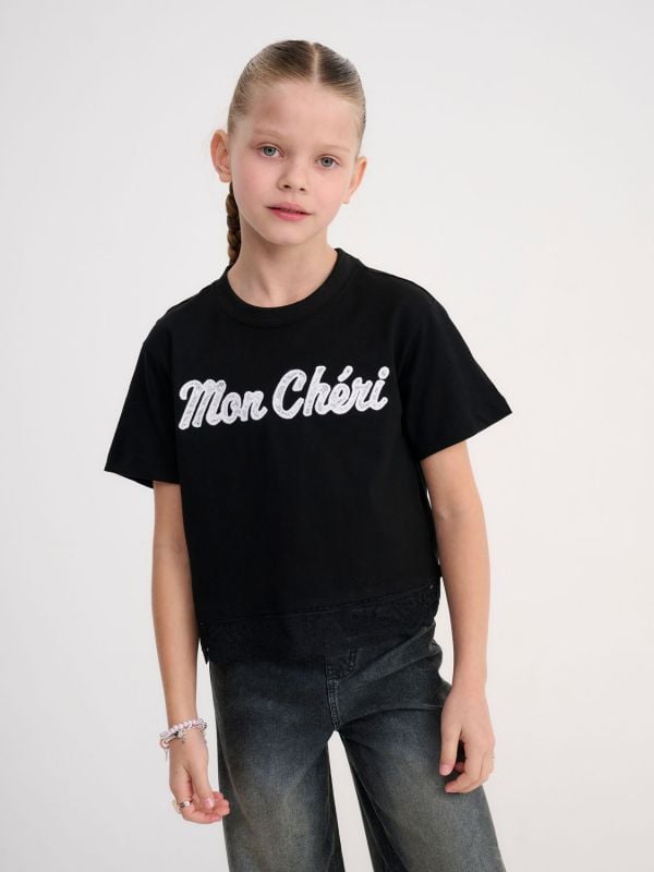 טי-שירט מעוטרת עם הדפס