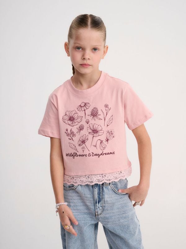 טי-שירט מעוטרת עם הדפס