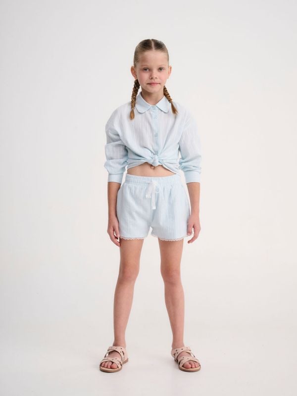 מכנסיים קצרים עם תחרה